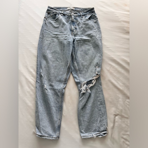 Abercrombie & Fitch High Rise Curve Love Mom Jeans - Picture 3 of 3